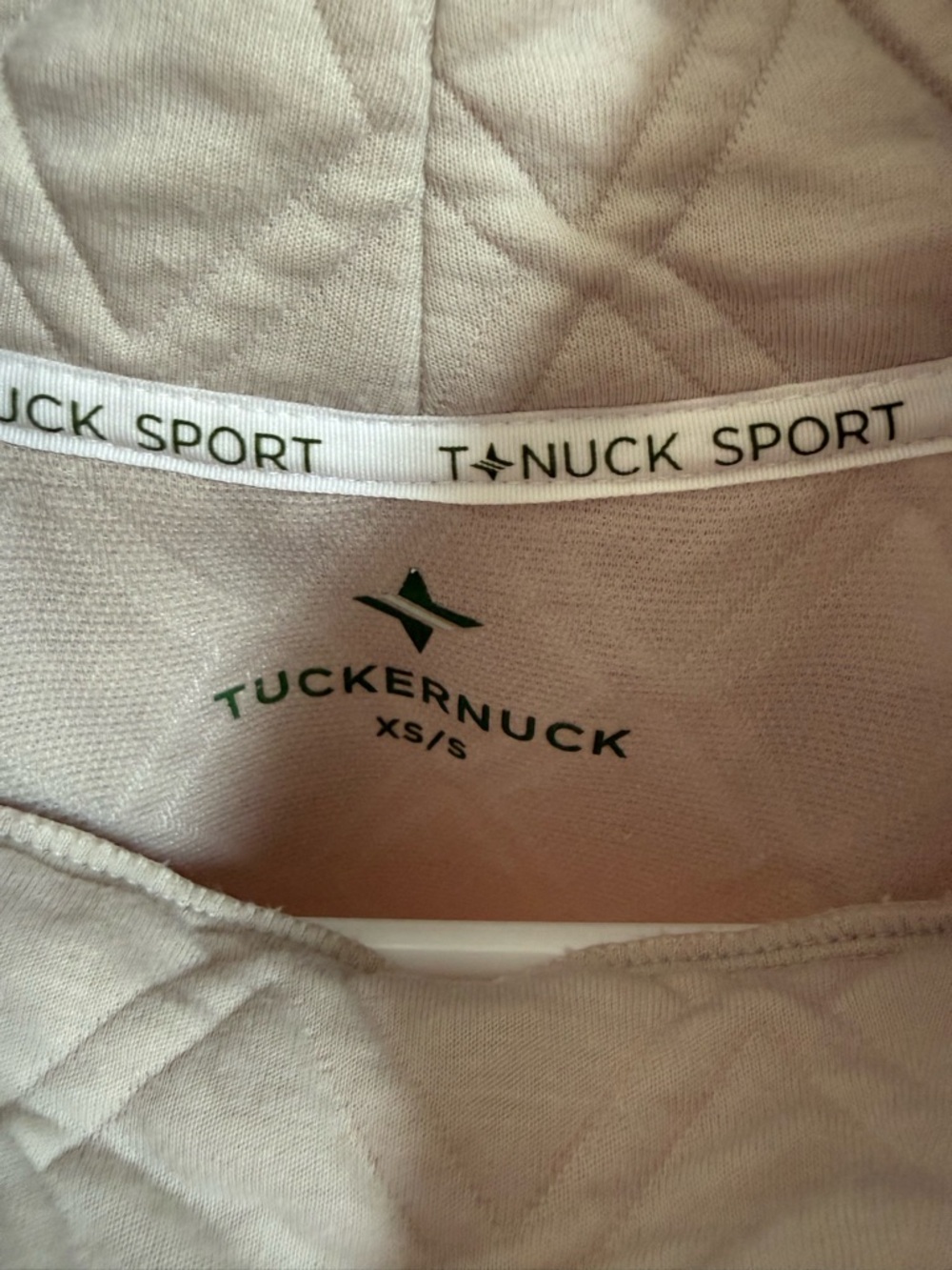 Tuckernuck Sport Quilted Top - Picture 2 of 5